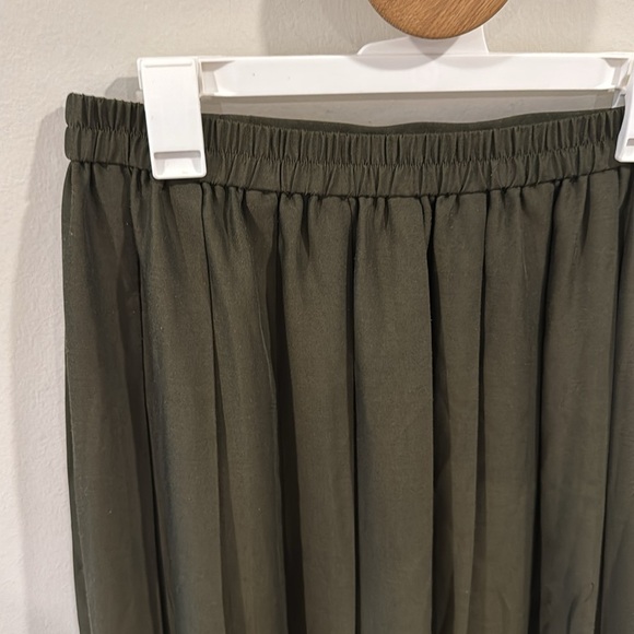 Uniqlo Women’s Elegant Dark Green Pleated Skirt Long Size L - Picture 3 of 5